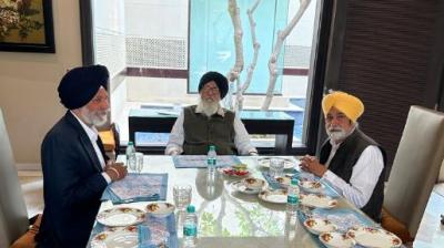 Shiromani Akali Dal Leaders calls on former CM Parkash Singh Badal