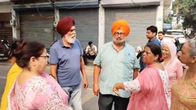 Ludhiana West Bypoll 2025: Tensions Flare at Booth No. 72 as Voter Alleges Tampering 