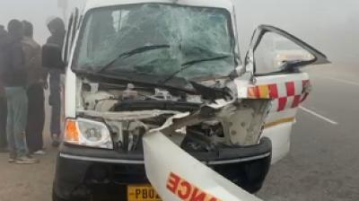 Punjab News: Dense Fog Leads to Rise in Accidents; Ambulance Hits Parked Trailer in Jalandhar