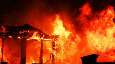 A fire destroyed at least 10 warehouses