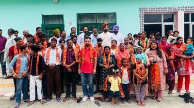 Sarpanch & Panch belonging to different parties joins BJP