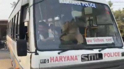 Police Vehicle Labeled 'Bomb Disposal Squad' Enters Al Falah University in Faridabad