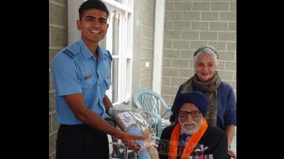 IAF honors the Oldest Combat Pilot Dalip Singh Majithia 