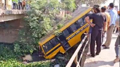 School Bus Plunges into Drainage Channel, Children Safely Rescued