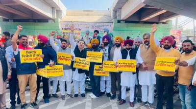 AAP's Major Protest Across Punjab Against India-US Deal; Accuses Centre of Compromising National Interests File Photo.