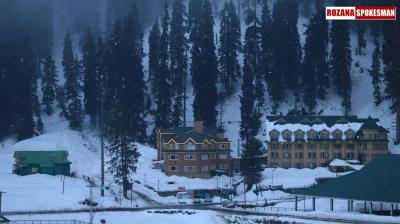 Jammu and Kashmir Welcomes Season's First Snowfall in Higher Regions, IMD Forecasts Dry Weather 