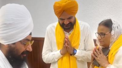 Sidhu Moose Wala's Parents with Ranjit Singh Dhadrianwale