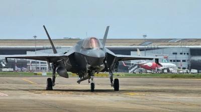 British Royal Navy's F-35B Fighter Jet Takes Off from Thiruvananthapuram After Emergency Landing