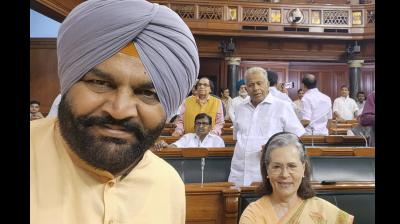 MP Gurjeet Aujla with Sonia Gandhi