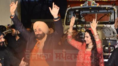 Sunny Deol & Ameesha Patel 