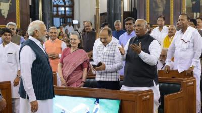 PM Modi with Sonia Gandhi, Mallikarjun Kharge
