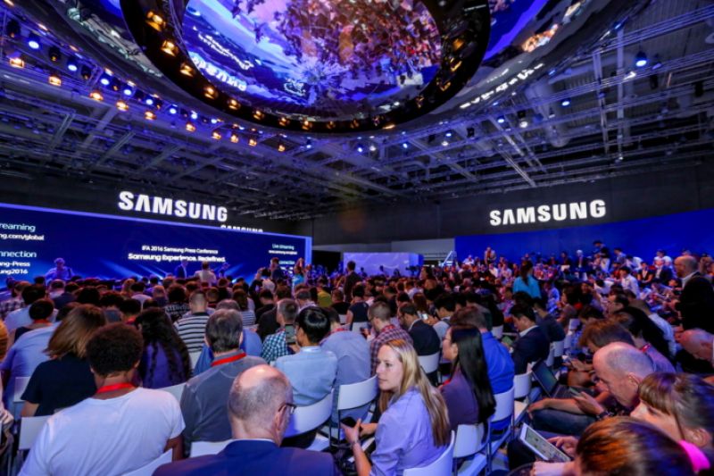 Samsung was launching 5G version of its top-end Galaxy S10 smartphone