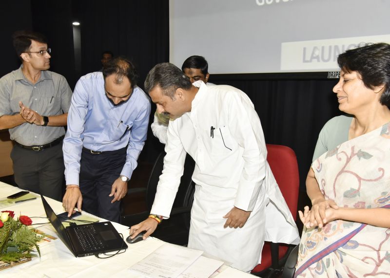 Vijayinder Singla PWD Minister Punjab launching the Punjab Roads GIS Portal and Punjab Sarak Sewa (PSS) Mobile App