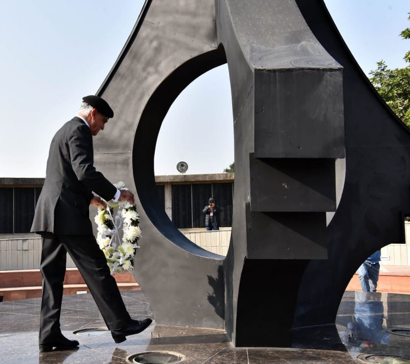  Senior Advisor to the Punjab CM Lt. Gen. (Retd.) T S Shergil laying the wreath at the War Memorial