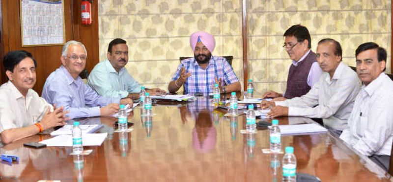 Power Minister G S Kangar (Center)