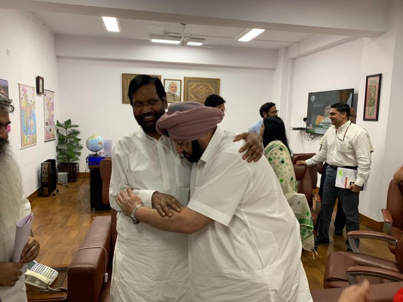 Paswan with Captain Amarinder