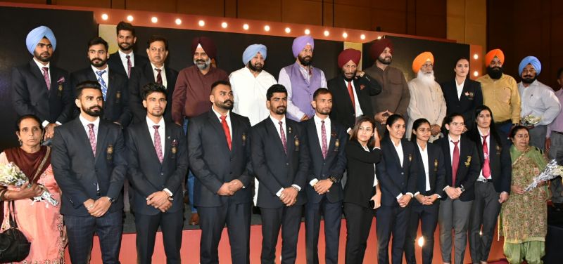 Amarinder Singh on Thursday presented the State Sports Awards, worth Rs. 15.55 crore, to 23 players in recognition of their outstanding performance