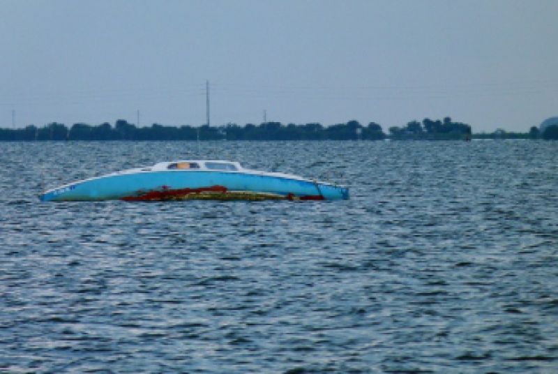 Boat capsizes