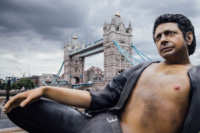 Giant Jeff Goldblum statue erected in London