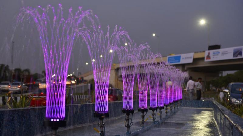 Nizamuddin Bridge on Yamuna has been decorated with fountains