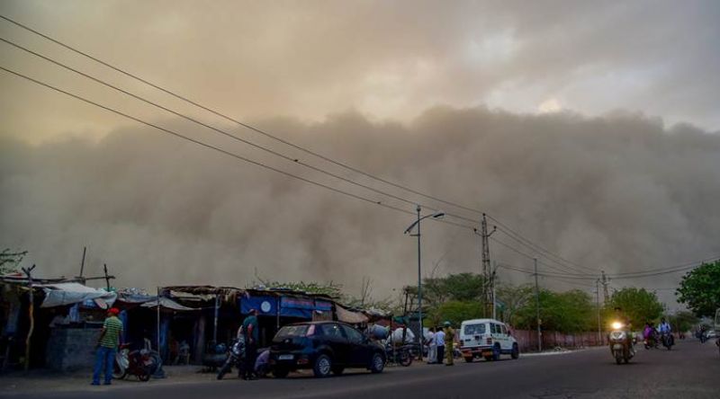 Thunderstorm accompanied with gusty winds