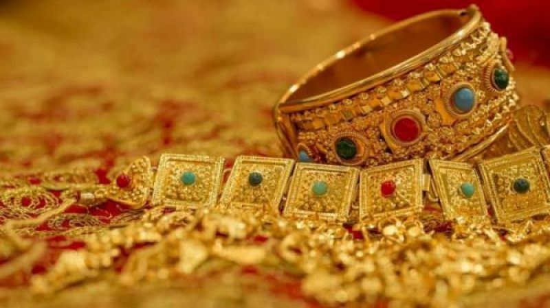 Gold of 99.9 per cent and 99.5 per cent purity plunged by Rs 250 each