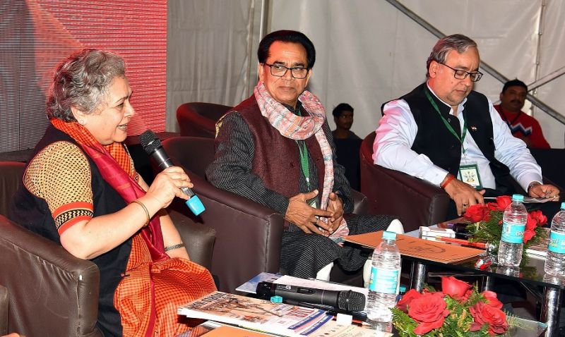 Renowned authors Mrinal Pande & Ashok Chakradhar in the Session of Hindi Poetry