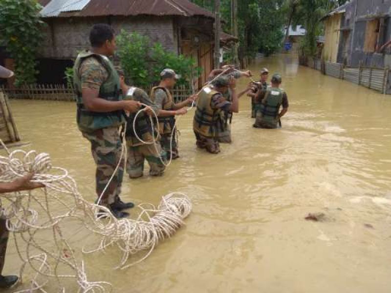 300 personnel of CRPF joined hands with people