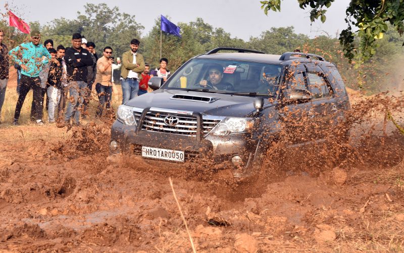 Participants during the 4x4 obstacle course at the Military Carnival in Chandigarh