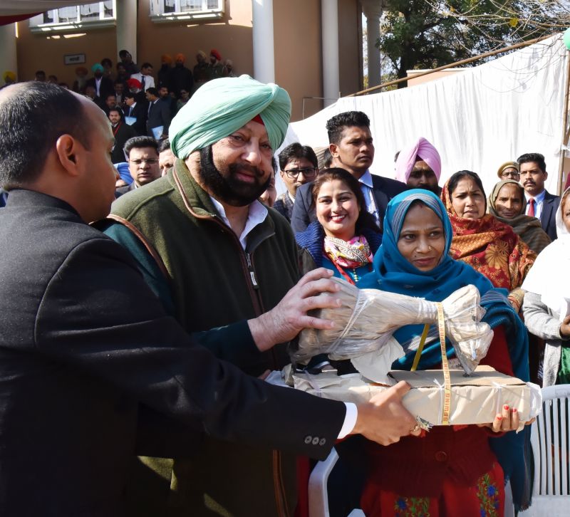 Captain Amarinder Singh interacting with the beneficiaries of Mahatama Gandhi Sarbat Vikas Yojana