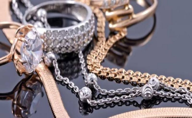 Silver fell by Rs 100