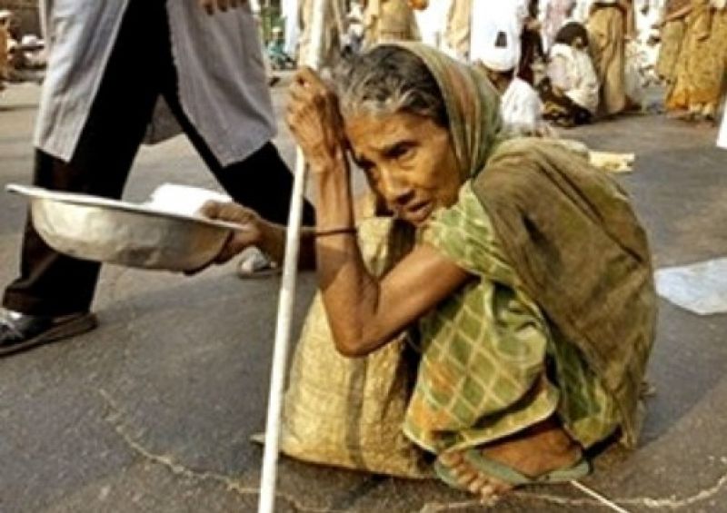 Govt bans begging at public, religious places in Srinagar