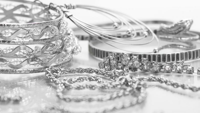 Silver ready climbed Rs 400