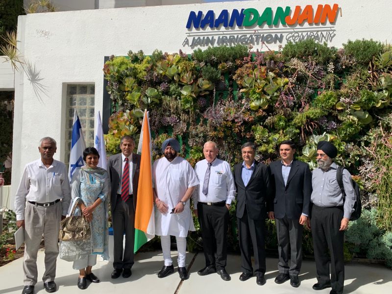 Punjab Chief Minister inspecting varieties of farm produce at the NaanDann Irrigation farms