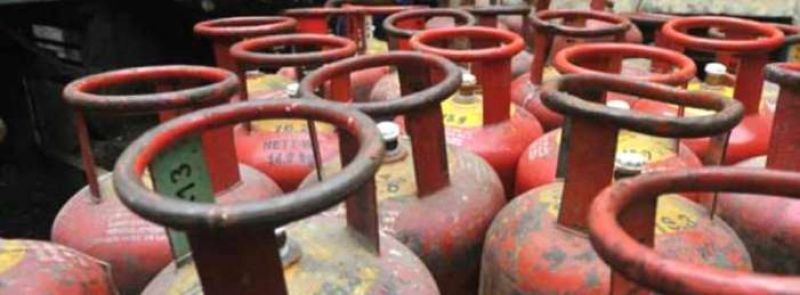 Government provides a subsidy of Rs 1,600 to state-owned fuel retailers, Modi