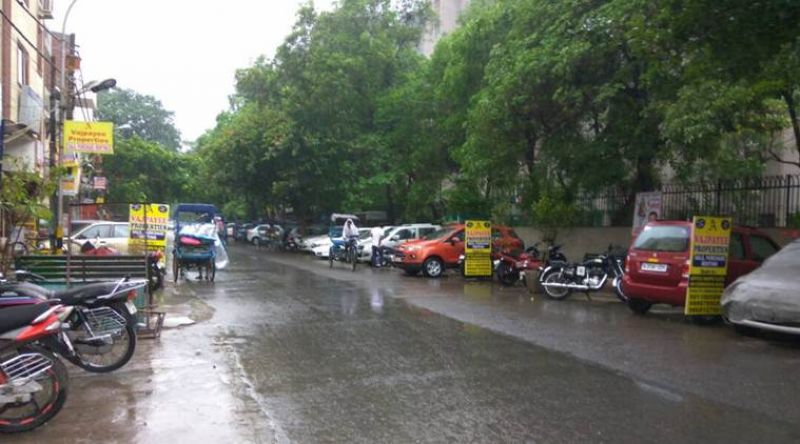 Light rains in city bring mercury down