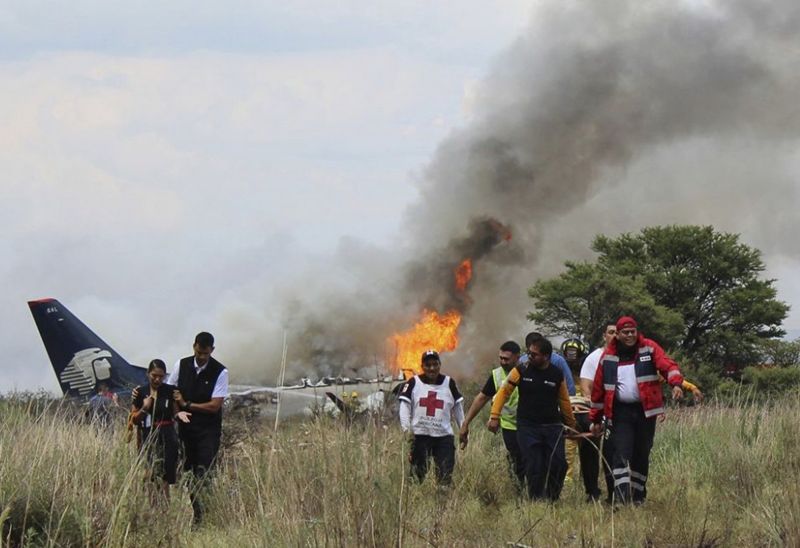 Passengers helped each other quickly evacuate the aircraft