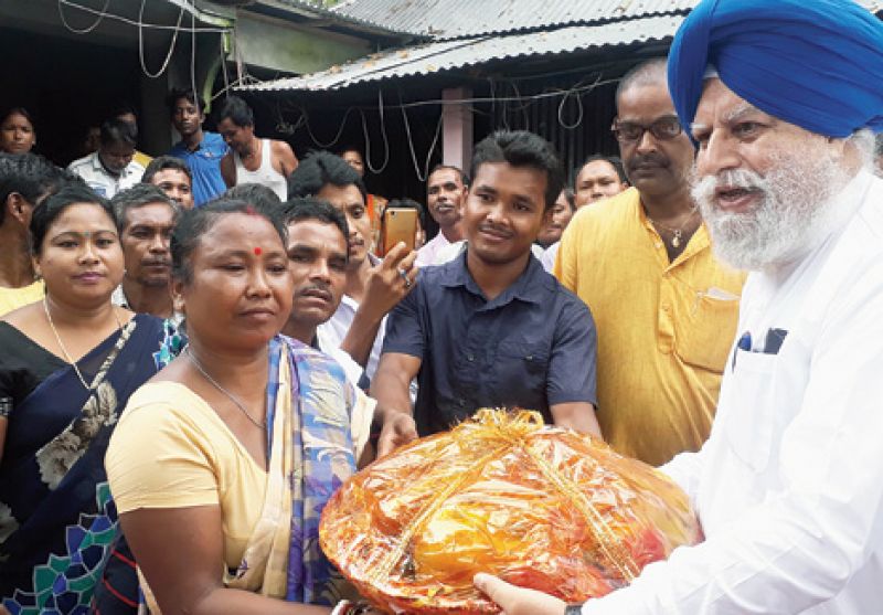 Ahluwalia greets Swapna's mother