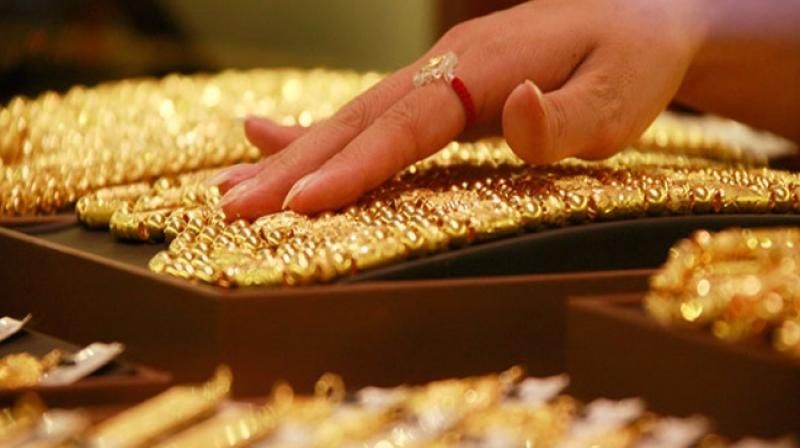 Gold of 99.9 percent and 99.5 percent purity fell by Rs 140 each
