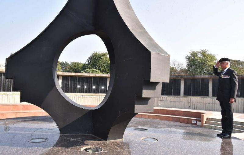 Senior Advisor to the Punjab CM Lt. Gen. (Retd.) T S Shergil during the Wreath laying ceremony at the War Memorial