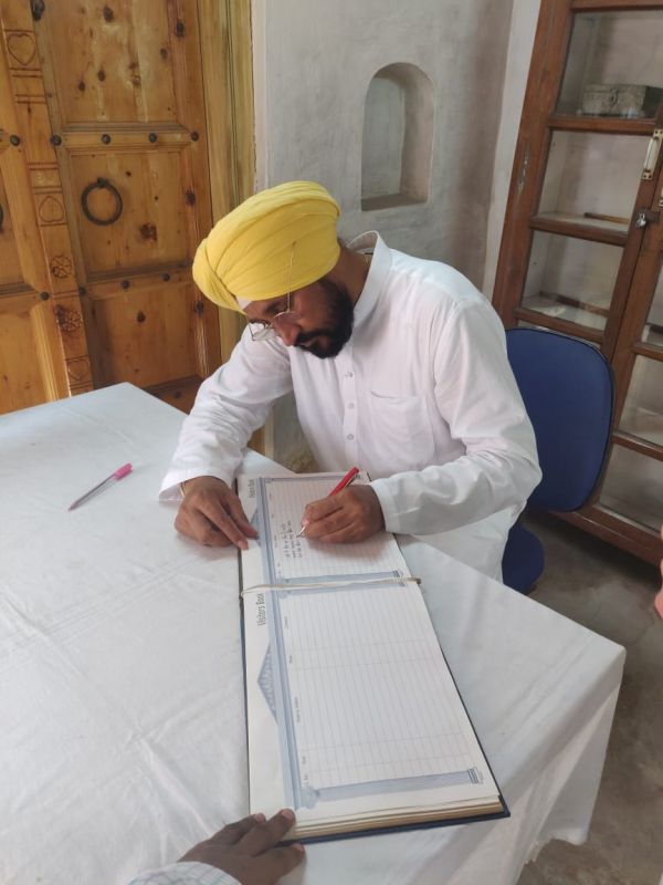 CM wrote on the visitors book at Sheed-e-Azam's ancestral house.