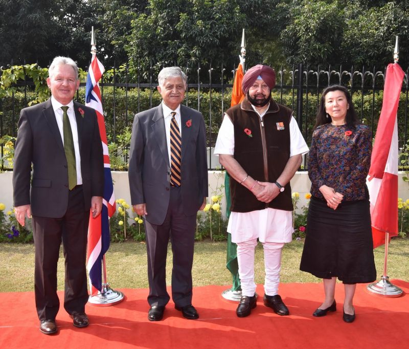 Captain Amarinder Singh along with the British Deputy High Commissioner Andrew Ayre, Former Army Chief General V P Malik  and Canadian Consulate General Mia Yen (left)