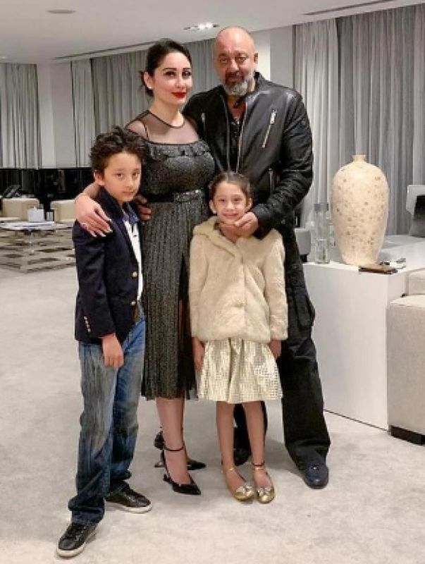 Sanjay Dutt with family