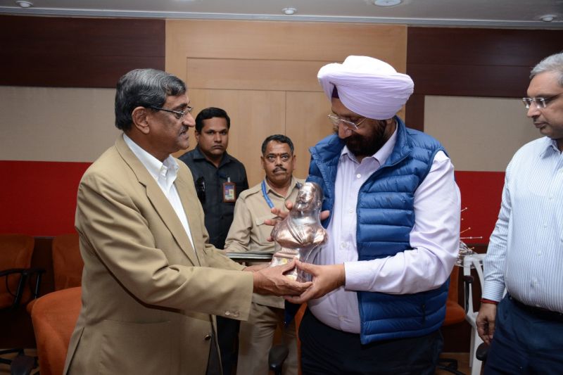 Sukhjinder Singh Randhawa for visiting their Institute