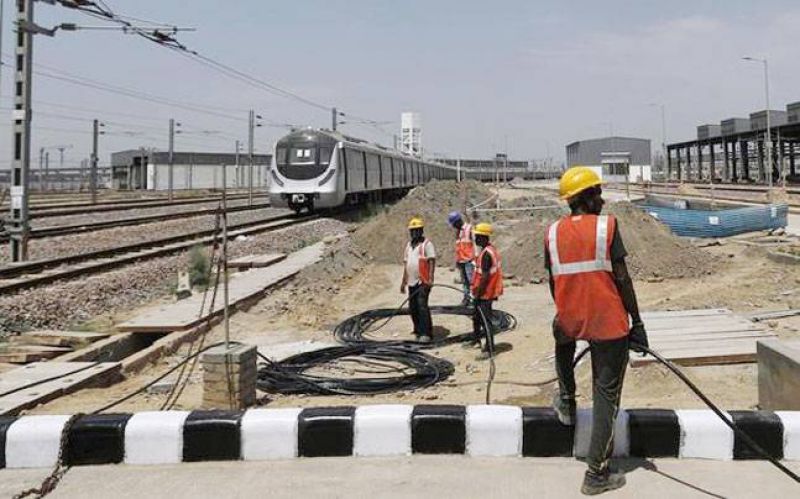 7 arrested for loot at Delhi Metro construction site