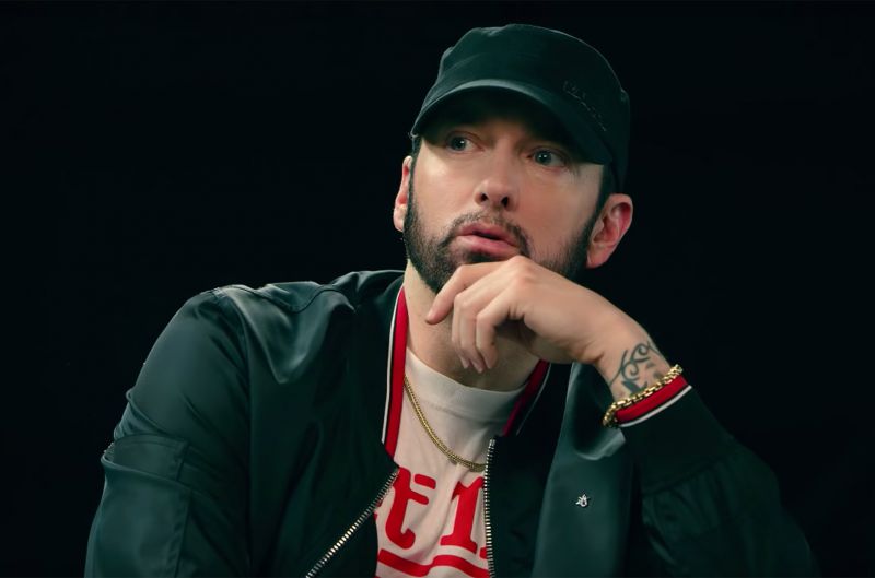 Eminem apologises for using homophobic slur