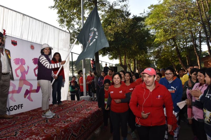 President AWWA Western Command Sukhwant Kaur flagging off the women runners at the Lake Club