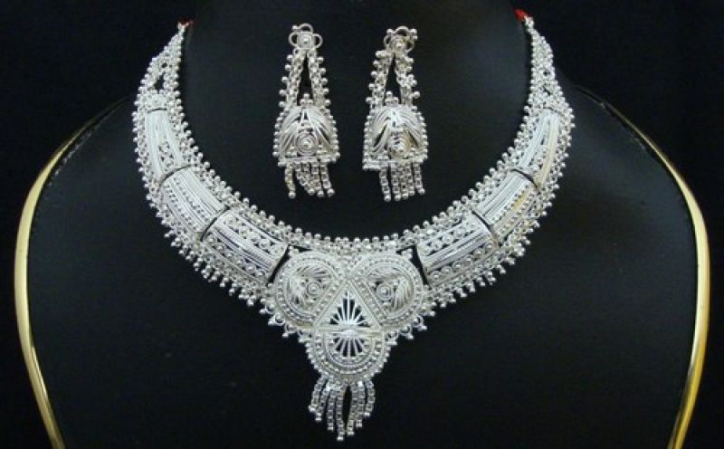 Silver prices also went up by Rs 250