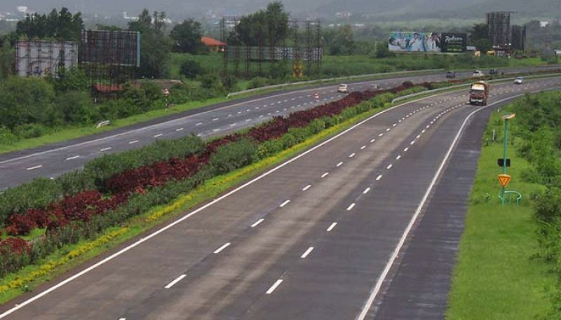 Capt urges Gadkari to expedite road Infra Projects 