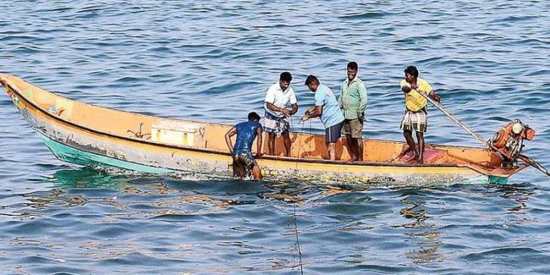 fishermen thronged the estuary site to witness the giant whale